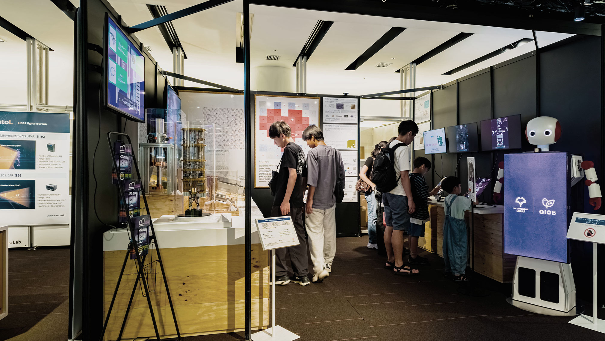 大阪大学QIQBの展示会の模様